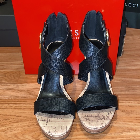 🖤💛GUESS💛🖤⭐️AUTHENTIC ⭐️ - Picture 4 of 11